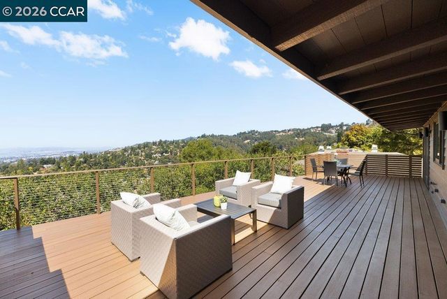 6401 Snake Road, Oakland, CA 94611