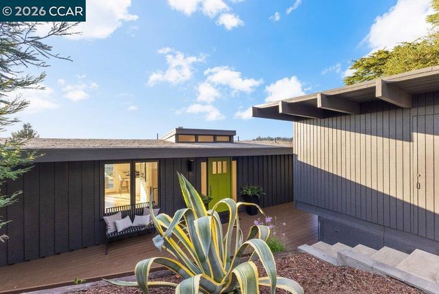 6401 Snake Road, Oakland, CA 94611