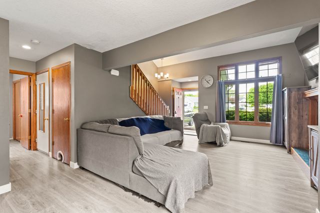 1208 E 18th Street, Norwalk, IA 50211
