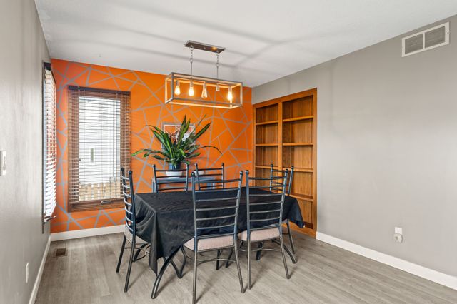 1208 E 18th Street, Norwalk, IA 50211