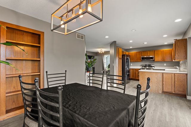 1208 E 18th Street, Norwalk, IA 50211