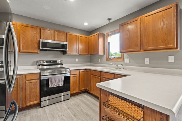 1208 E 18th Street, Norwalk, IA 50211