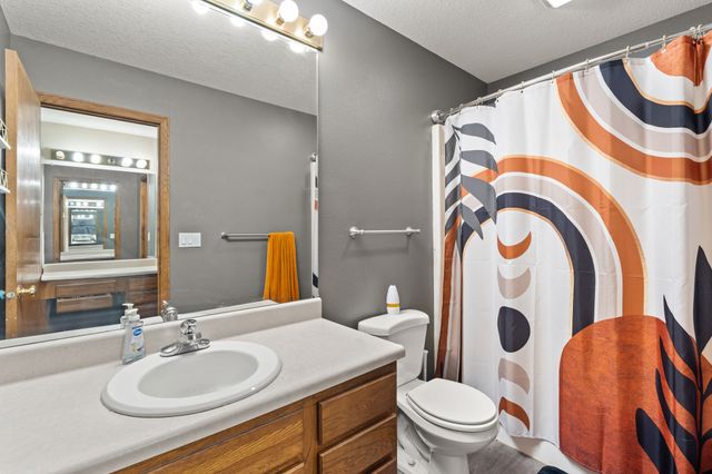 1208 E 18th Street, Norwalk, IA 50211