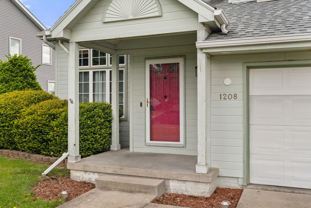 1208 E 18th Street, Norwalk, IA 50211