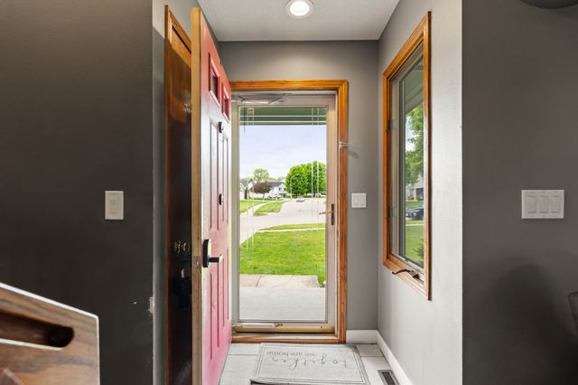 1208 E 18th Street, Norwalk, IA 50211