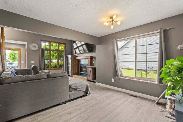 1208 E 18th Street, Norwalk, IA 50211