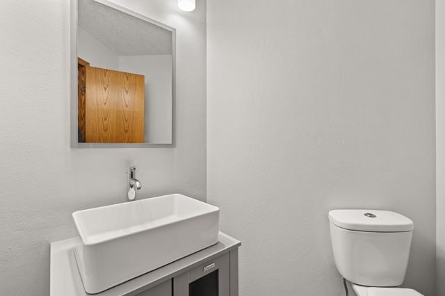 1208 E 18th Street, Norwalk, IA 50211
