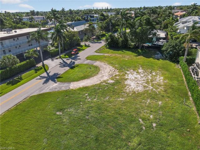 1585 Pelican AVE, Naples, FL 34102