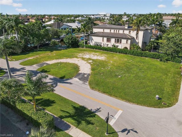 1585 Pelican AVE, Naples, FL 34102