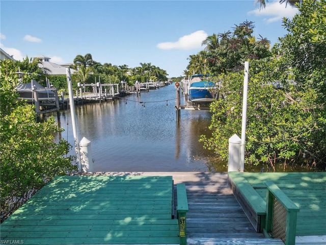 1585 Pelican AVE, Naples, FL 34102