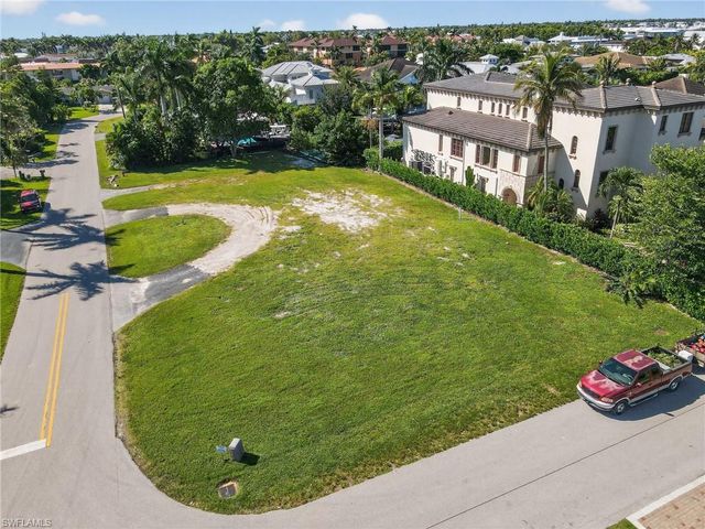 1585 Pelican AVE, Naples, FL 34102