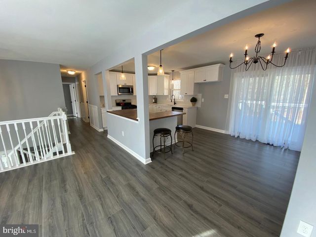 22 DEBRAS LN, Sicklerville, NJ 08081