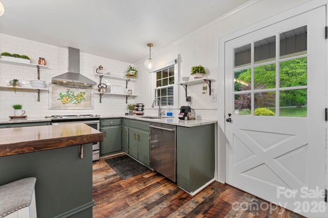 1014 Bramblewood Court NE, Lenoir, NC 28645