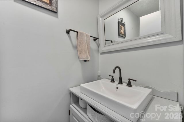 1014 Bramblewood Court NE, Lenoir, NC 28645