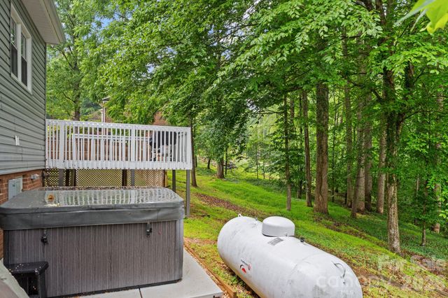 1014 Bramblewood Court NE, Lenoir, NC 28645