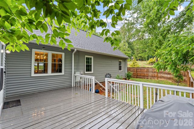1014 Bramblewood Court NE, Lenoir, NC 28645