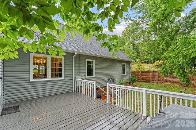 1014 Bramblewood Court NE, Lenoir, NC 28645