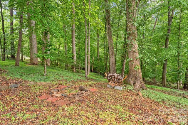 1014 Bramblewood Court NE, Lenoir, NC 28645