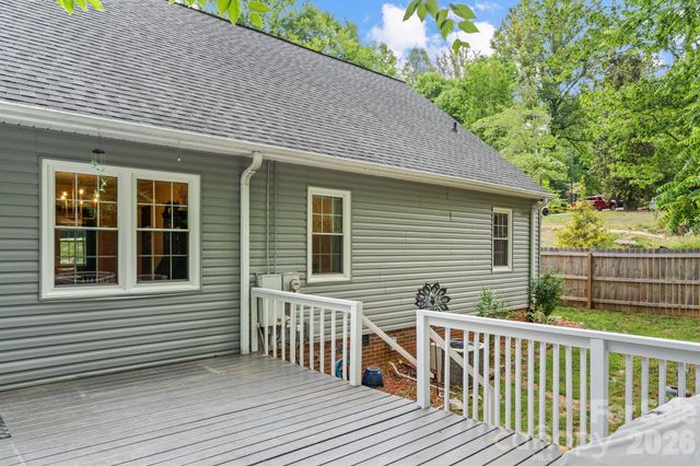 1014 Bramblewood Court NE, Lenoir, NC 28645