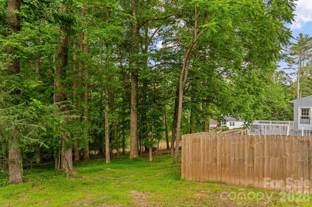 1014 Bramblewood Court NE, Lenoir, NC 28645