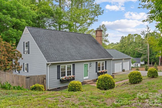 1014 Bramblewood Court NE, Lenoir, NC 28645