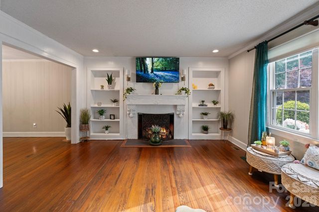 1014 Bramblewood Court NE, Lenoir, NC 28645