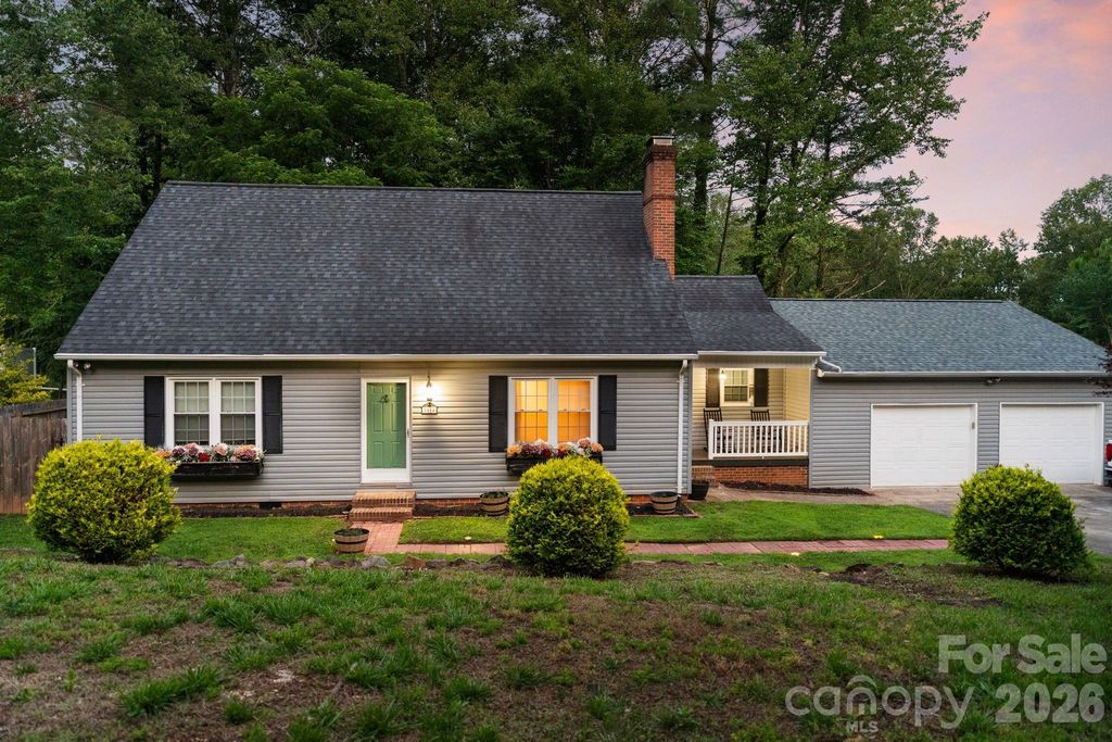 1014 Bramblewood Court NE, Lenoir, NC 28645