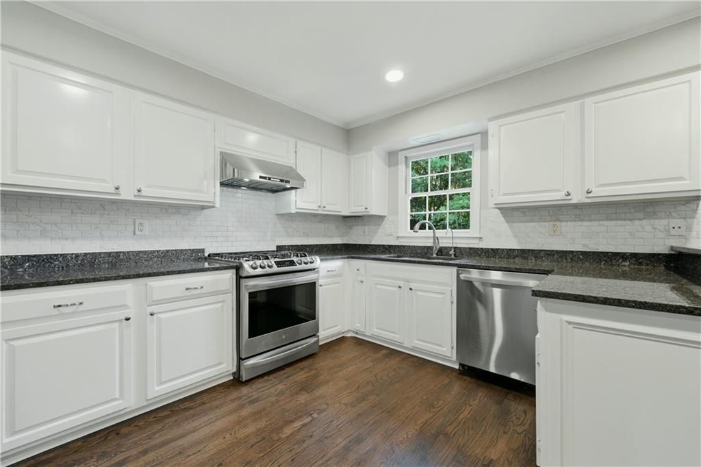 Image 10 of property listing at 1122 Club Trace NE, Atlanta, GA 30319