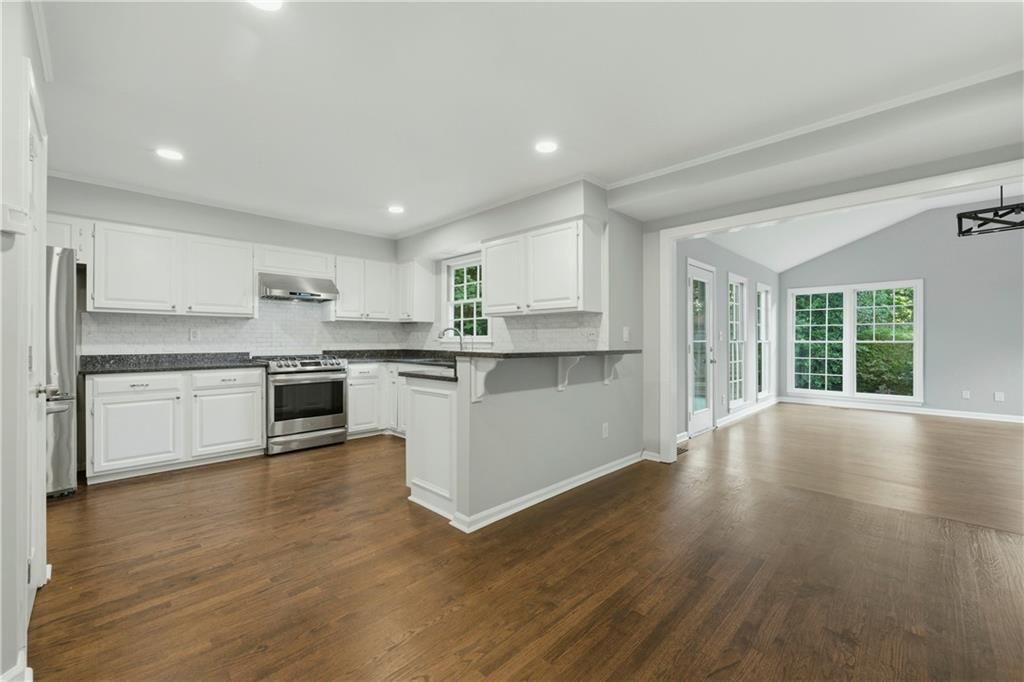 Image 11 of property listing at 1122 Club Trace NE, Atlanta, GA 30319