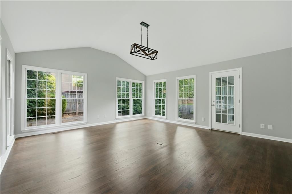 Image 12 of property listing at 1122 Club Trace NE, Atlanta, GA 30319