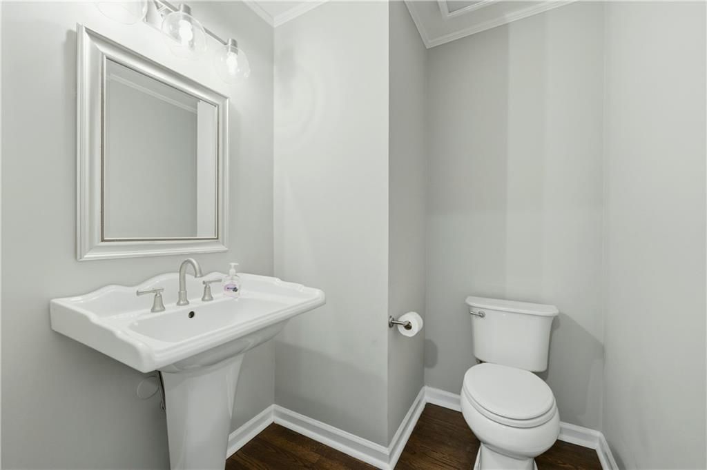 Image 16 of property listing at 1122 Club Trace NE, Atlanta, GA 30319