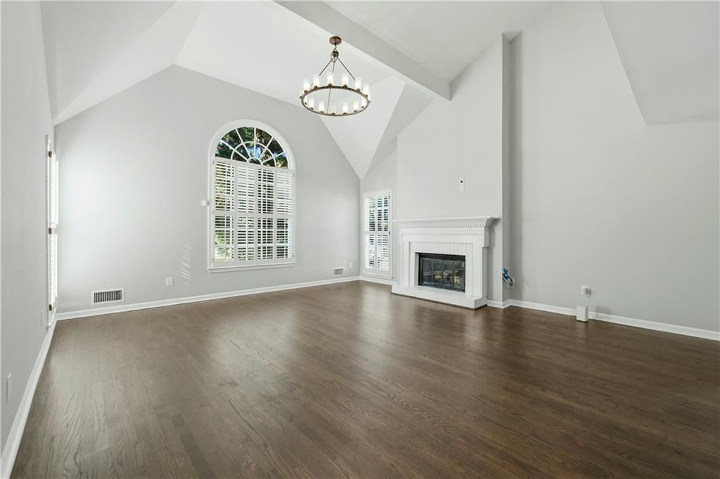 Image 2 of property listing at 1122 Club Trace NE, Atlanta, GA 30319