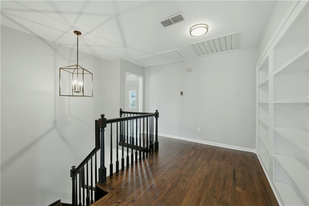 Image 20 of property listing at 1122 Club Trace NE, Atlanta, GA 30319