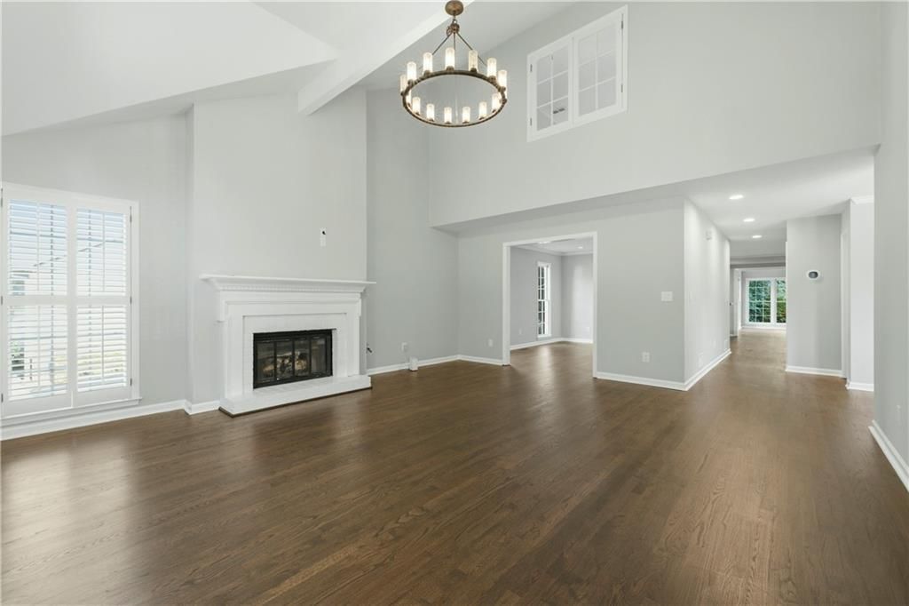 Image 3 of property listing at 1122 Club Trace NE, Atlanta, GA 30319