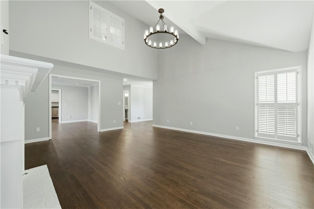 Image 4 of property listing at 1122 Club Trace NE, Atlanta, GA 30319
