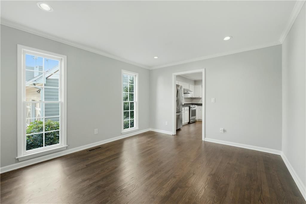 Image 6 of property listing at 1122 Club Trace NE, Atlanta, GA 30319