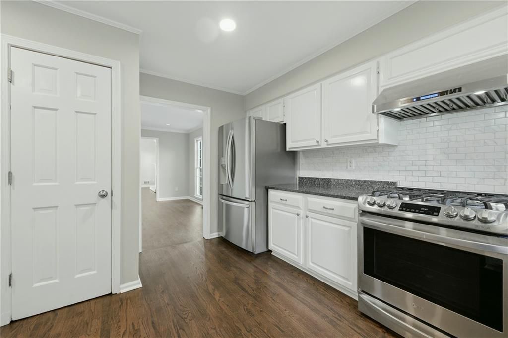 Image 9 of property listing at 1122 Club Trace NE, Atlanta, GA 30319
