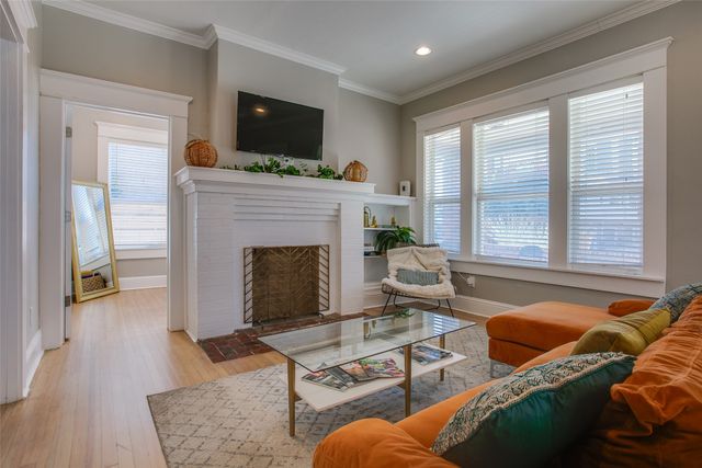 413 W 9th Street, Dallas, TX 75208