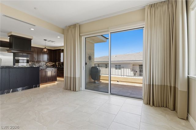 9207 Tesoras Drive 401, Las Vegas, NV 89144