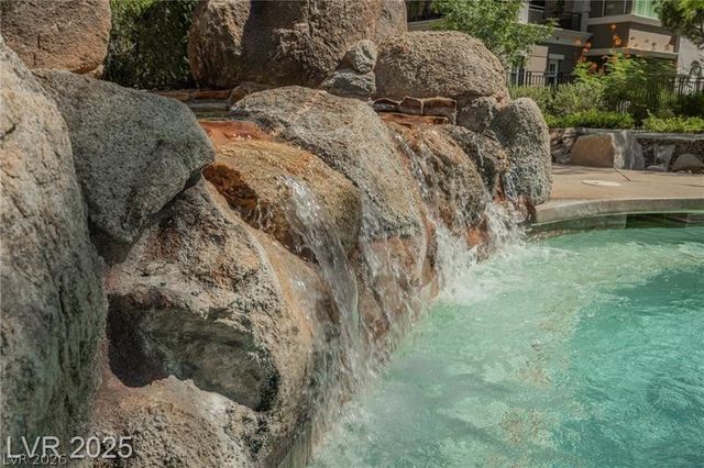 9207 Tesoras Drive 401, Las Vegas, NV 89144