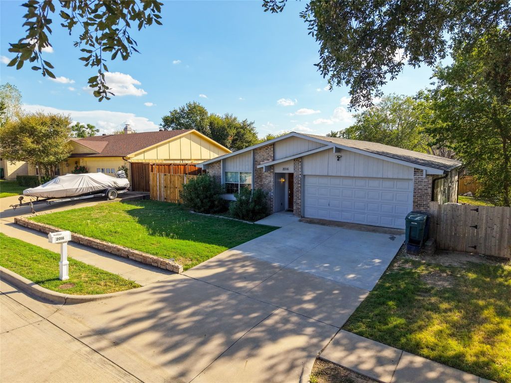 2016 Lymington Road, Carrollton, TX 75007 — photo 2