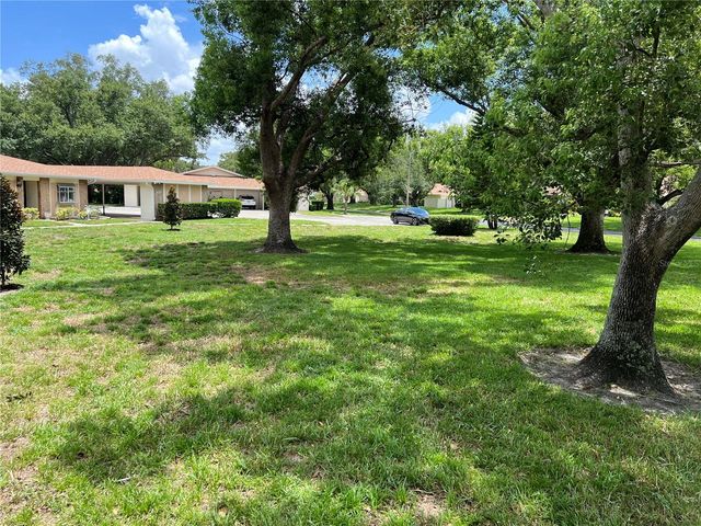 2297 LARK CIRCLE E C, Palm Harbor, FL 34684