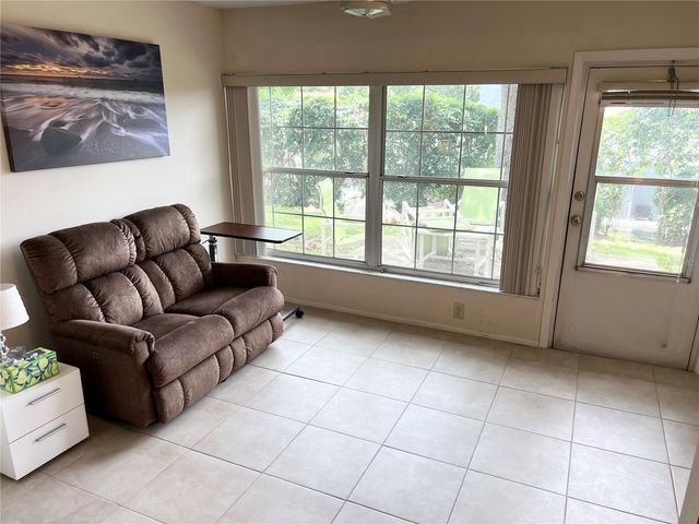 2297 LARK CIRCLE E C, Palm Harbor, FL 34684