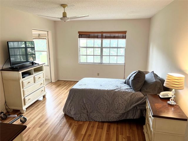 2297 LARK CIRCLE E C, Palm Harbor, FL 34684