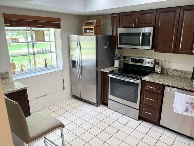 2297 LARK CIRCLE E C, Palm Harbor, FL 34684