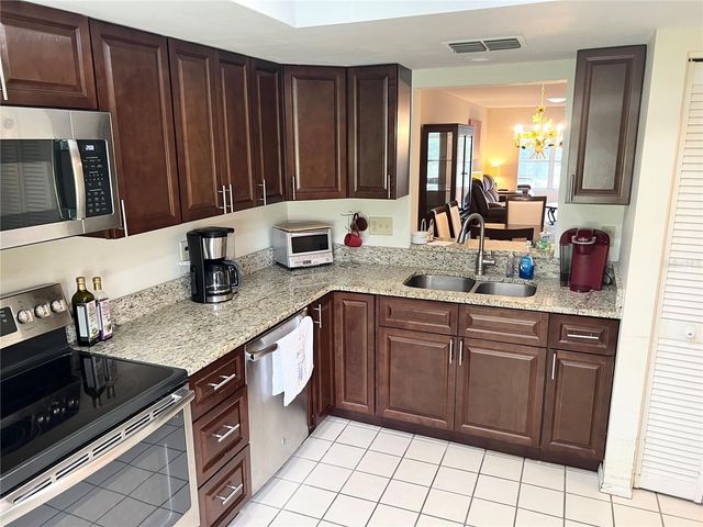 2297 LARK CIRCLE E C, Palm Harbor, FL 34684