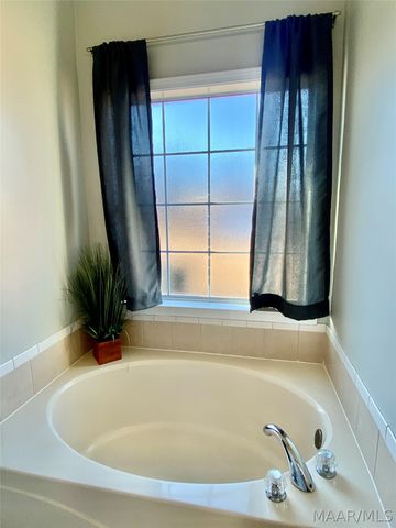 80 Spencer Way, Deatsville, AL 36022