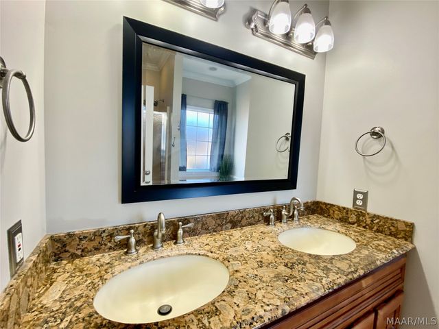 80 Spencer Way, Deatsville, AL 36022