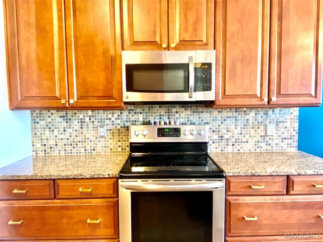 80 Spencer Way, Deatsville, AL 36022