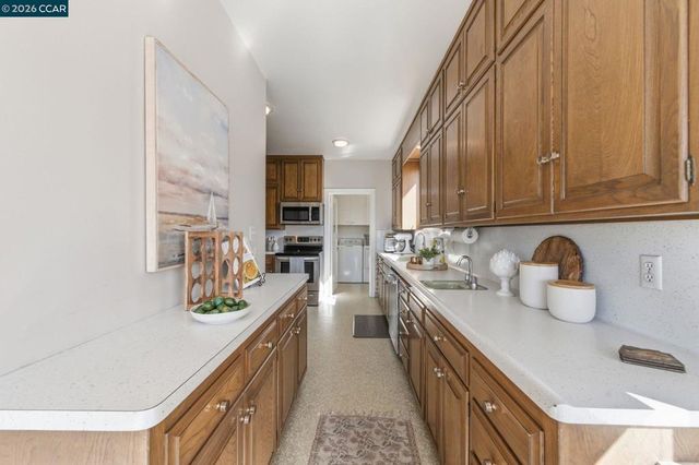 722 Palmera Ct, Alameda, CA 94501